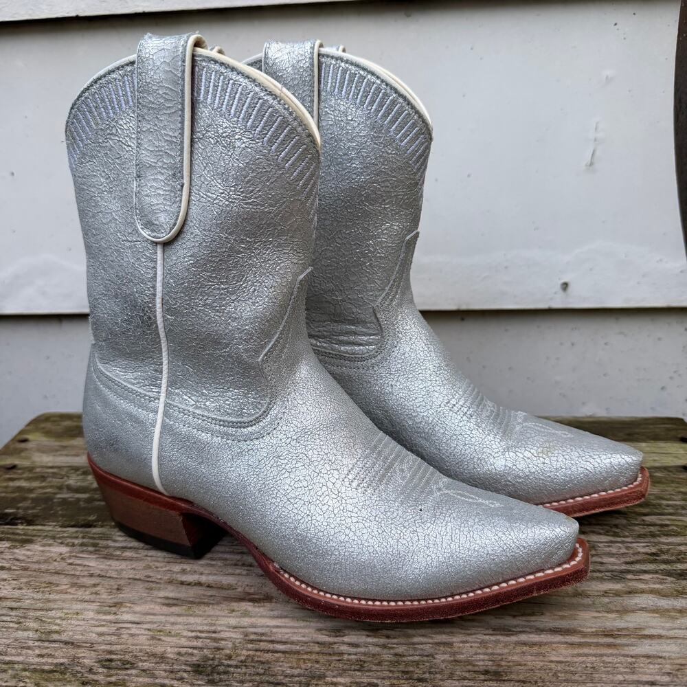 Macie Bean Hey O Western Boot Snip Toe Cowgirl Western Boots Silver 6 1/2M M8557